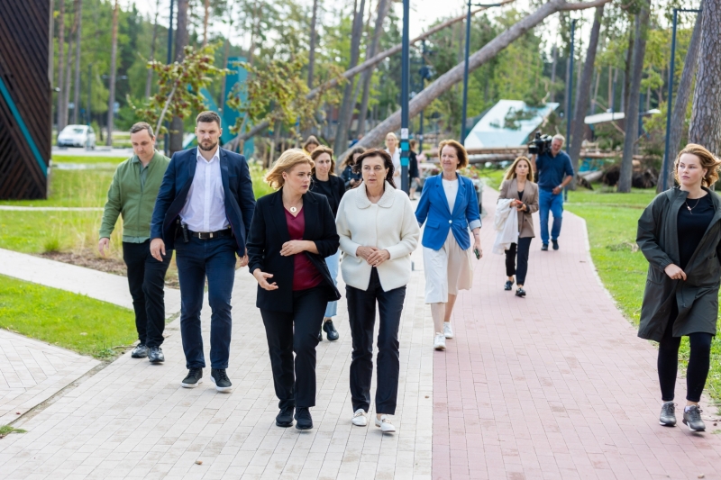 Evika Siliņa, Rita Sproģe Kauguru parkā