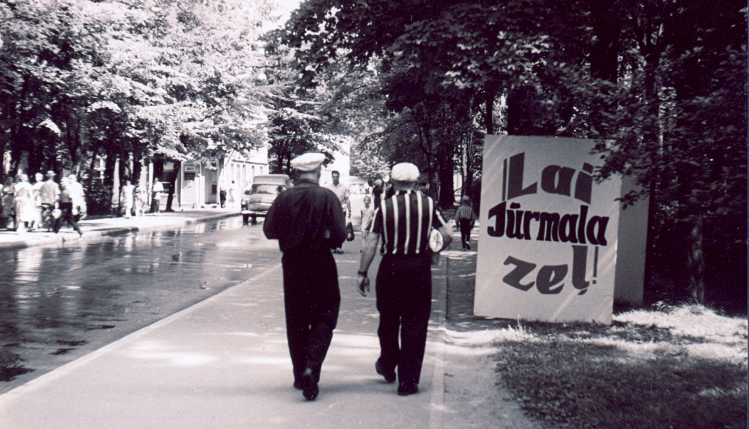 Majori, Jomas iela starp Viktorijas un Kaudzīšu ielu. Skats Dzintaru virzienā. Jūrmala, 1971. Fotogrāfs E. Dambis. Jūrmalas muzeja krājums