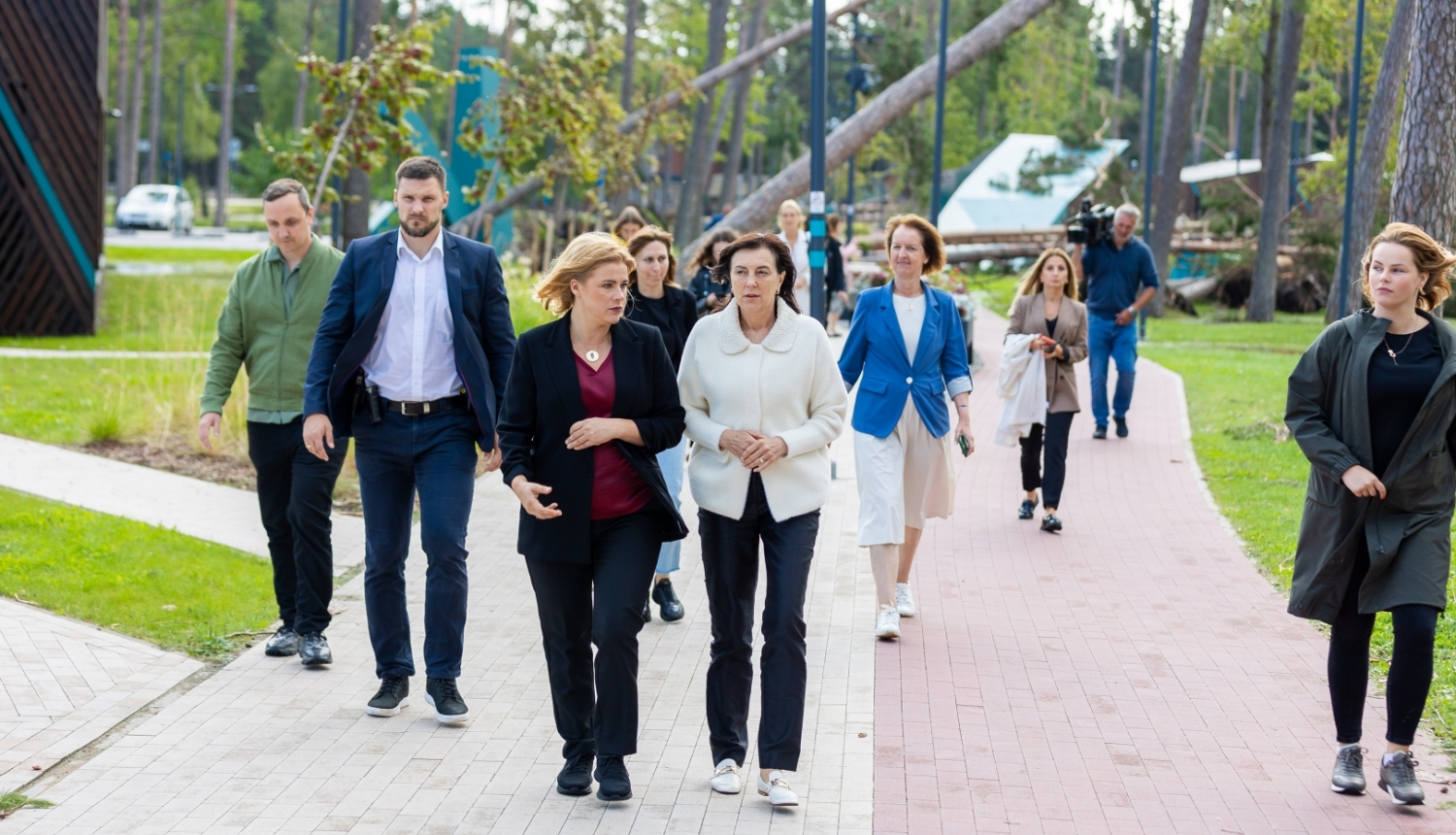 Evika Siliņa, Rita Sproģe Kauguru parkā