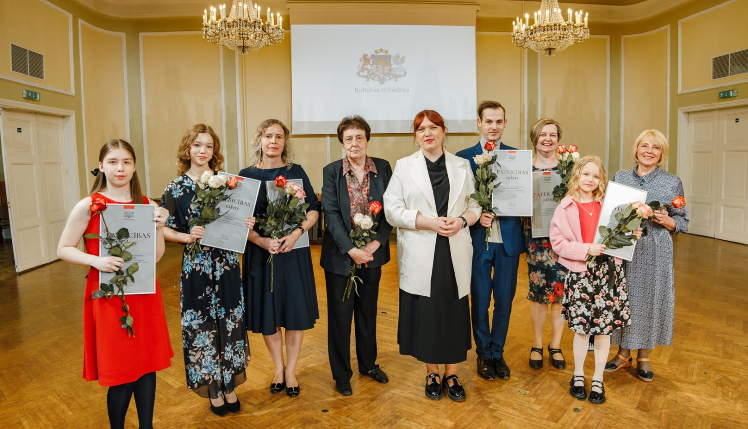 Latvijas Republikas Kultūras ministrijas apbalvojumu par nozīmīgiem sasniegumiem starptautiskos konkursos, izstādēs un skatēs mākslu nozarēs saņēma Jūrmalas Mūzikas vidusskolas audzēkņi.